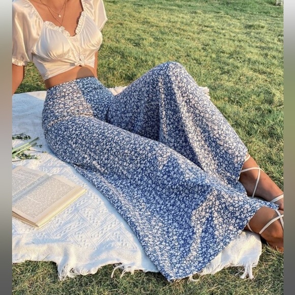 SHEIN Spring Break Ditsy Floral Wide Leg Pants - Picture 2 of 10